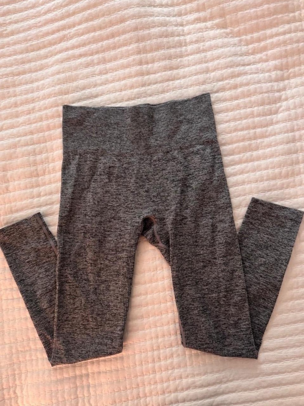 Colsie heather gray ribbed seamless high-waisted leggings- Size M
